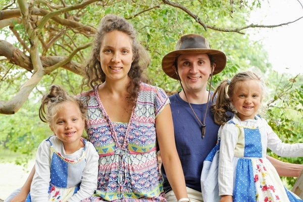 From left to right: Alyssia, Aurélie, Jérémie, Léyla