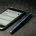 A smartphone and a pen on a desk