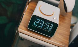 An alarm clock displaying 23h53